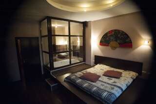 Отель Hotel Larissa Тимишоара VIP-номер с кроватью размера "king-size"-5